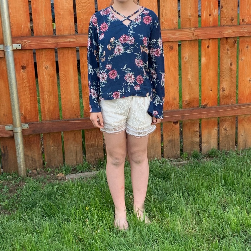 Floral criss cross top and white lace shorts!